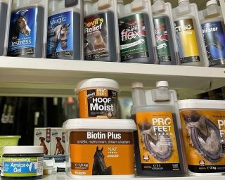 🐎🐎 NAF Krmné doplňky pro koně. Pětihvězdičková kvalita, která funguje 👌https://www.equisense.cz/znacka/naf/ #nafequine...